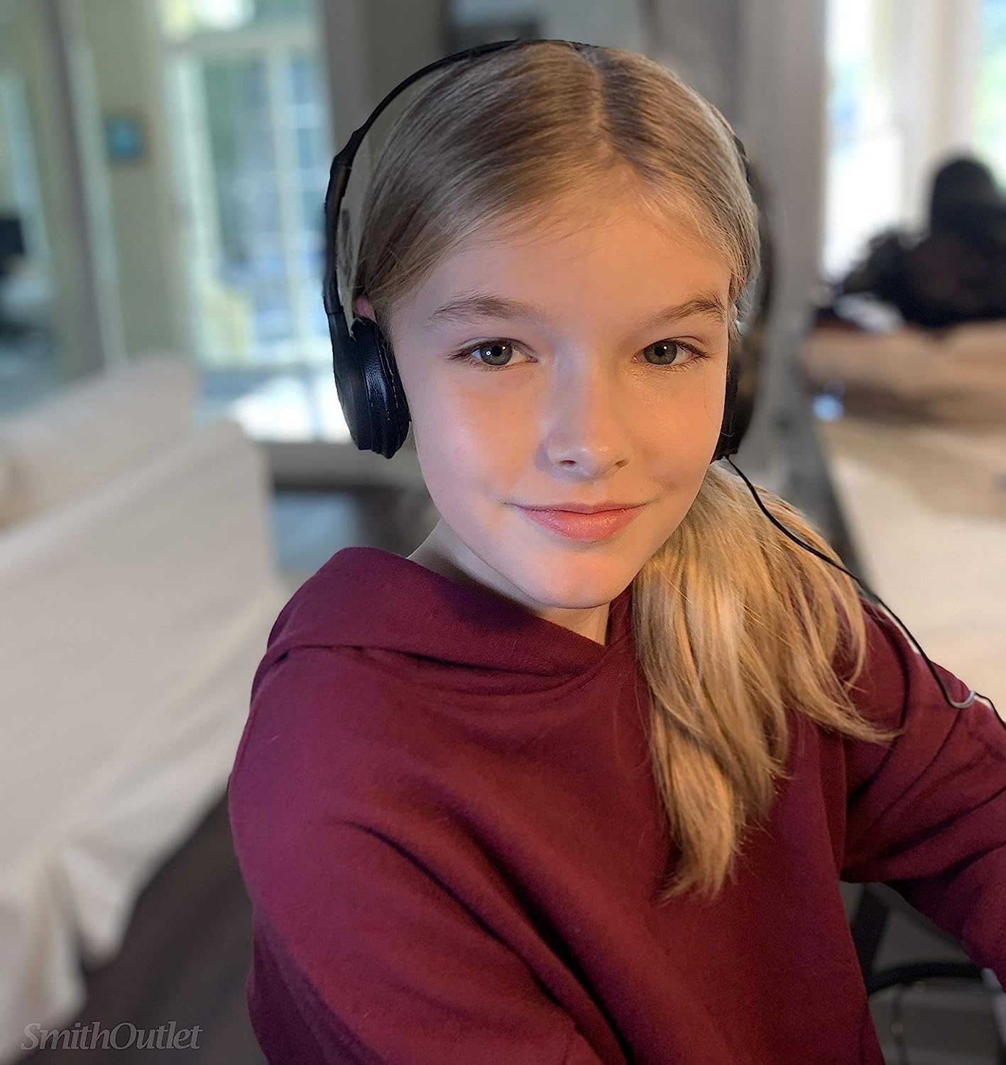 SmithOutlet Low-Cost Headphones in Bulk Package