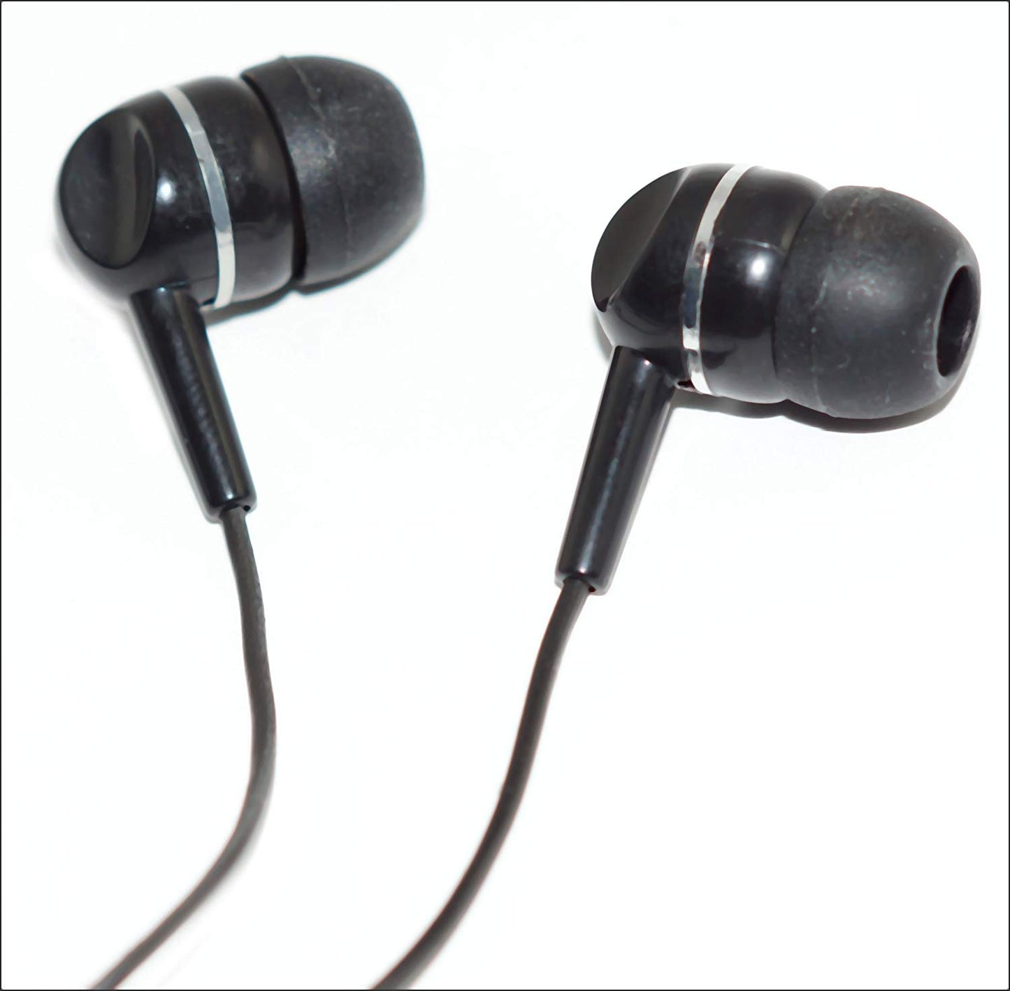 Close-Up Detail of Silicone Tip on SmithOutlet Earbuds for Enhanced Comfort